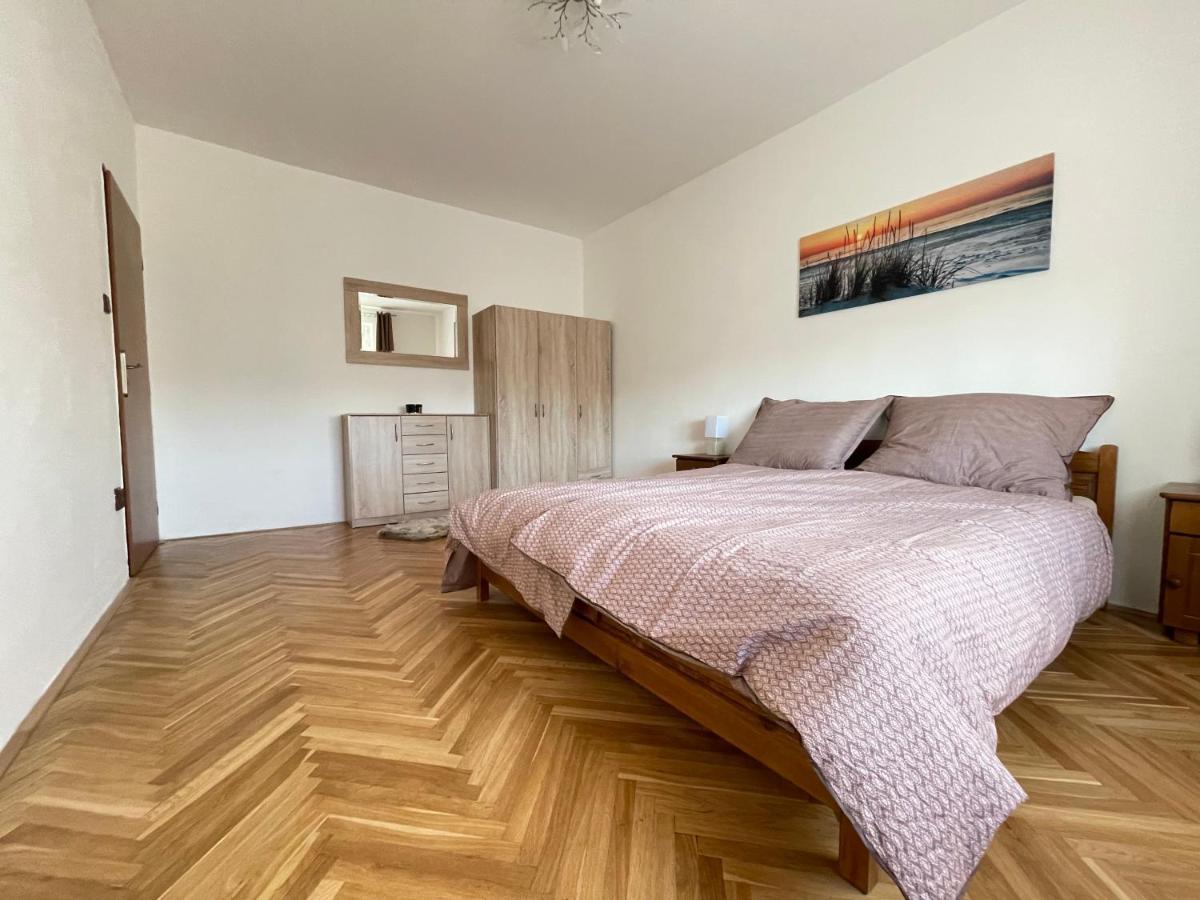 Apartman Jnj Velkomoravska Όλομουτς Εξωτερικό φωτογραφία