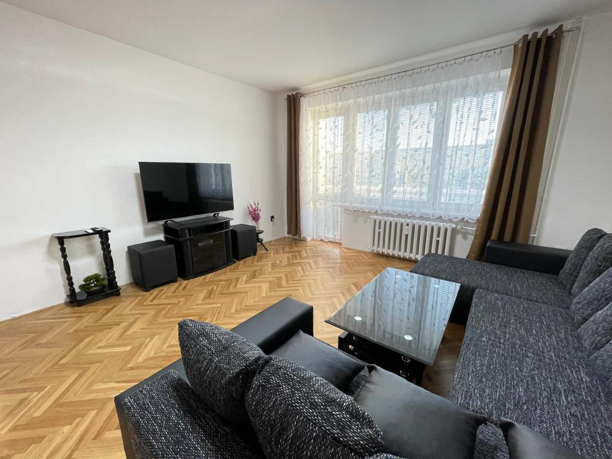 Apartman Jnj Velkomoravska Όλομουτς Εξωτερικό φωτογραφία